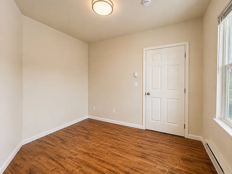 Davis Place Apartments — Photo 19