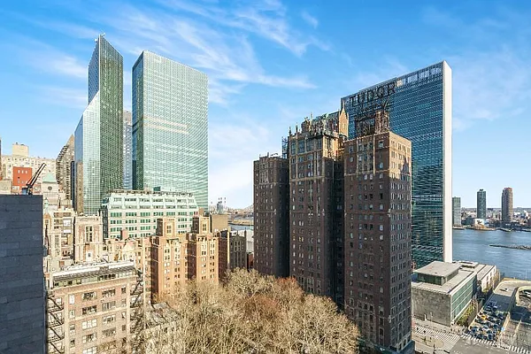 Sold by Anchor Associates | media 18