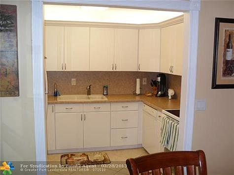 5th image of 6297 Bay Club Dr APT 2