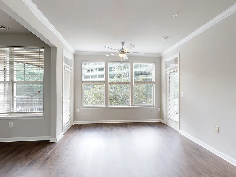 Signal Hill Apartment Homes — Photo 50