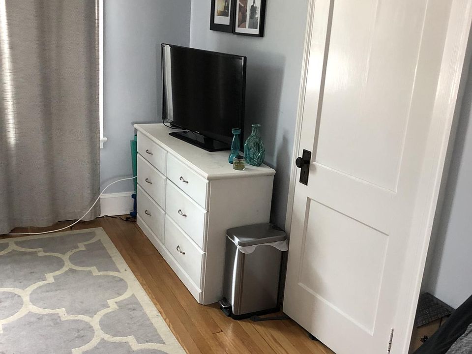 Bedroom 1 - View 2