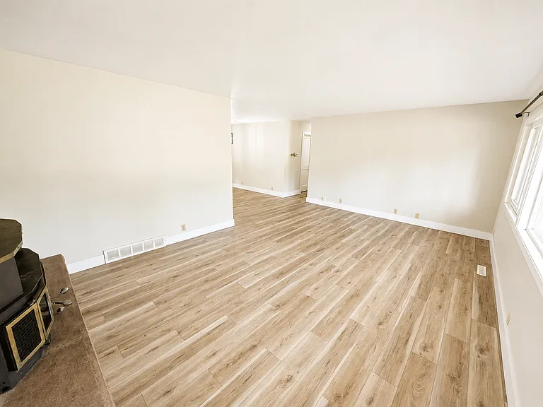3600 Goetz Dr — Photo 8