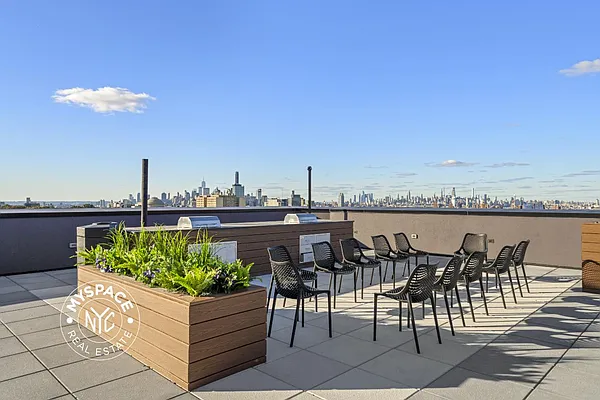 Rented by Carroll Development Leasing LLC | media 37