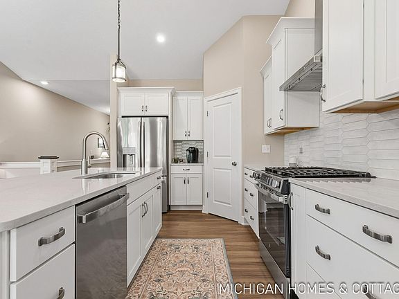 4th image of 14193 Phoenix Pl
