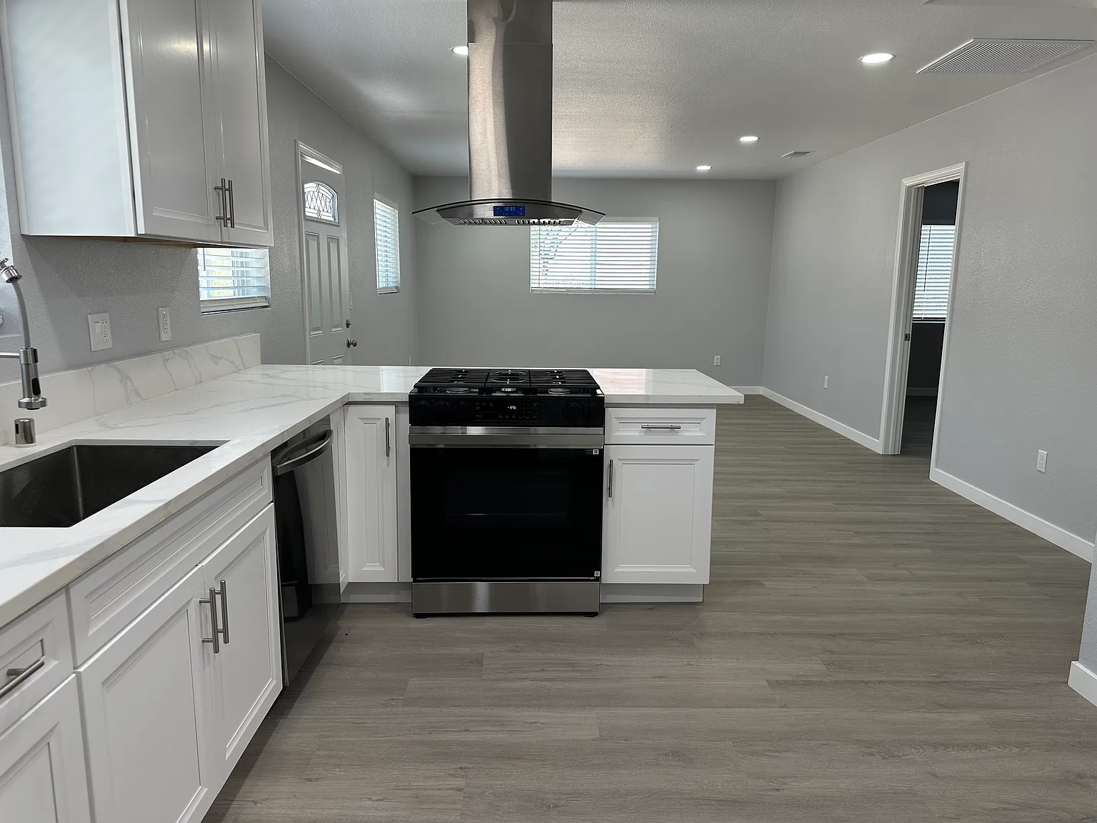 2 bed, 1013 sqft, $3,100 — Photo 3
