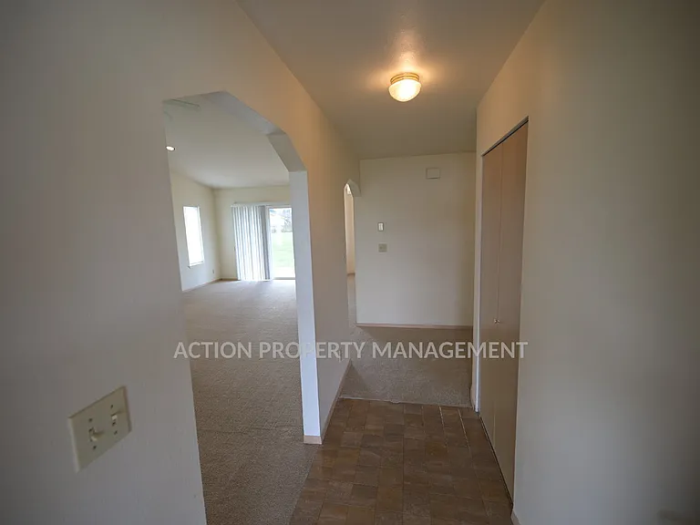 1464 Heath Rd — Photo 4
