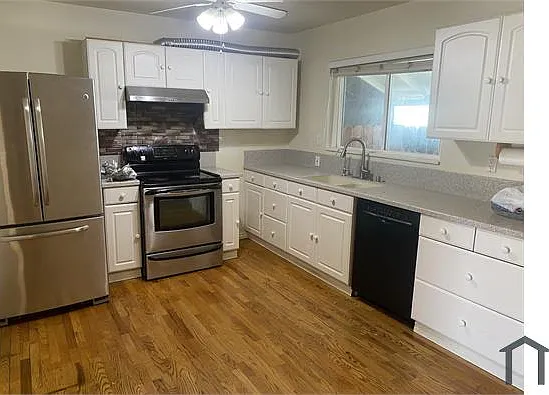 94 Eastwood Ct — Photo 3
