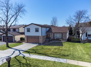 162 Surrey Dr, Carol Stream, IL 60188