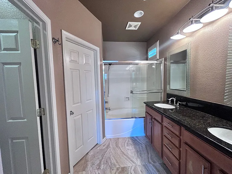 201 Ferry Cir — Photo 11