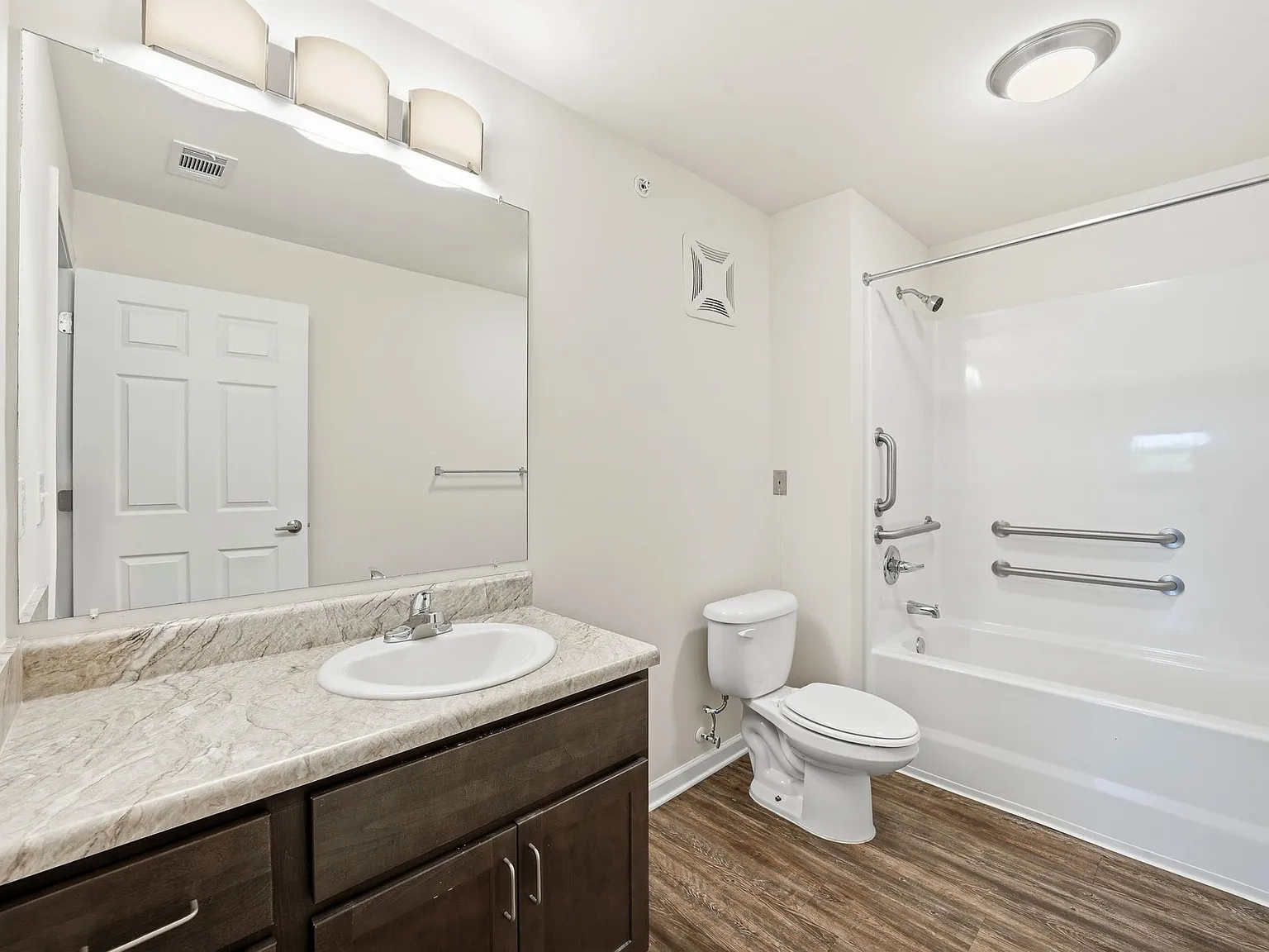 Crescent Villas — Photo 4