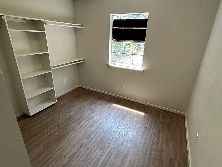 2300 Meadow Crst — Photo 4