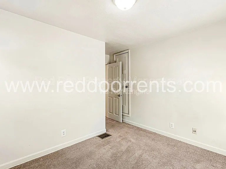 1742 N Whittier Pl — Photo 11