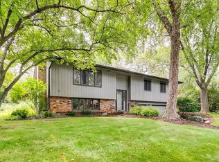 31 E 105th Street Cir, Bloomington, MN 55420