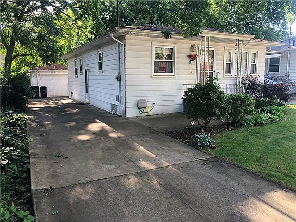 2nd image of 216 Middlefield Dr