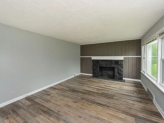 5th image of 2282 W Henrietta Rd