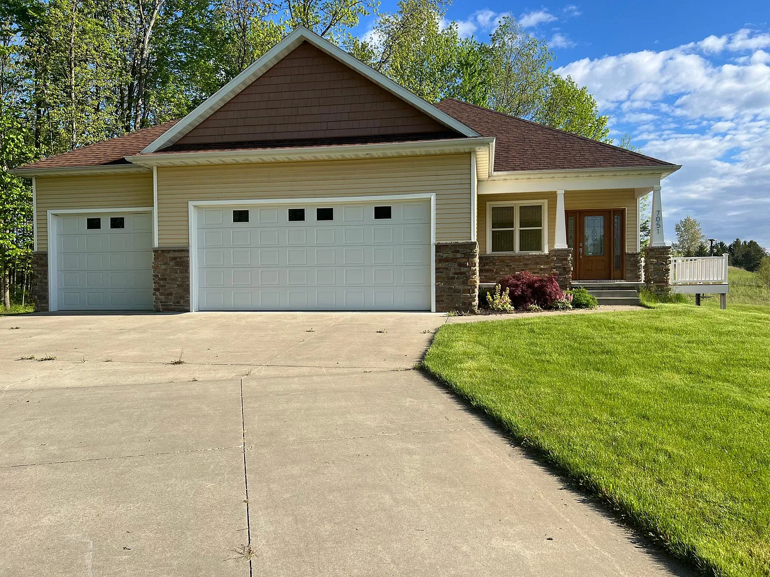 3 bed, 3.5 bath, 1830 sqft, $3,200 — Photo 1
