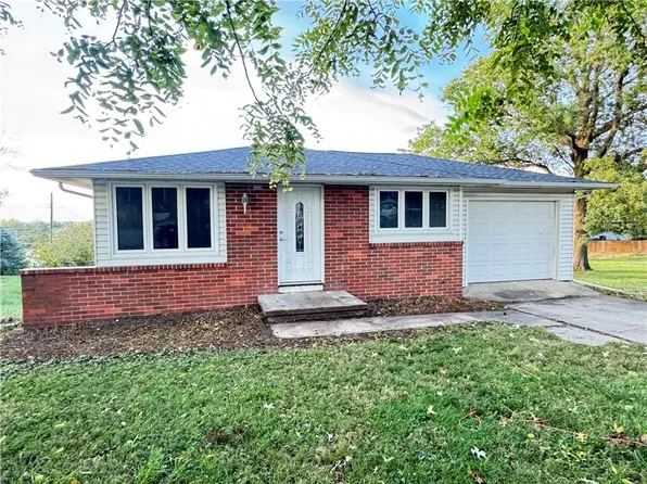 1228 W Crestview Dr, Maryville, MO 64468