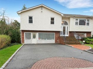 273 Interstate Highway U Willets Rd, Albertson, NY 11507