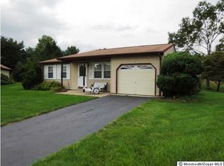 4 Clinton Ct, Manchester Township, NJ 08759