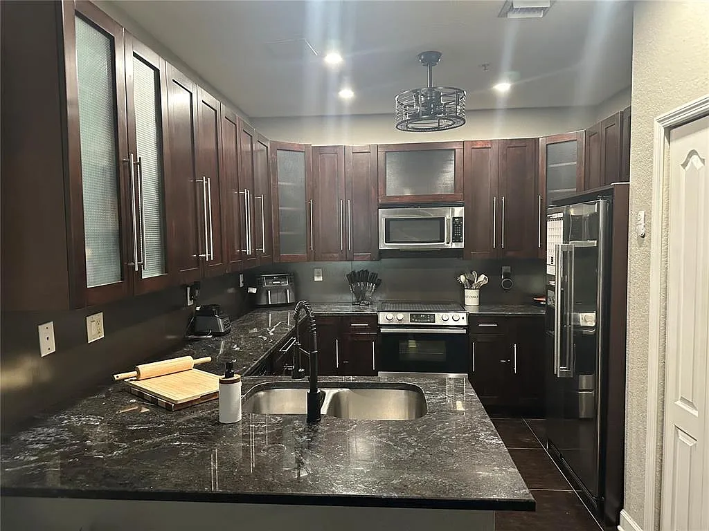 3 bed, 2.5 bath, 1445 sqft, $2,850 — Photo 2