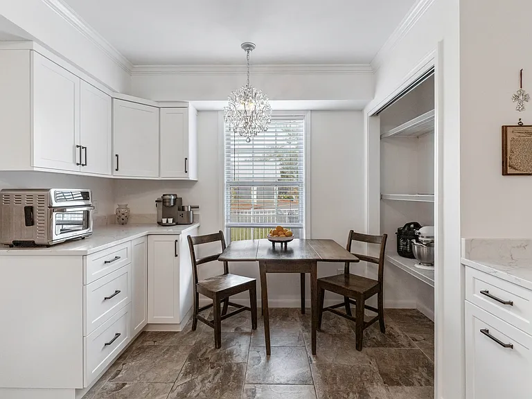 111 Thompson Cv — Photo 8