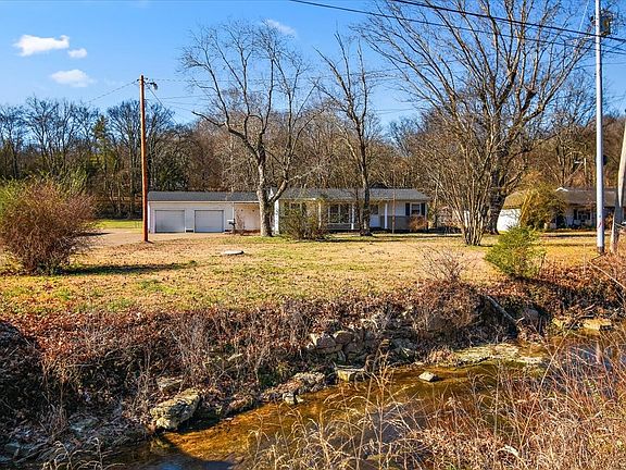 5th image of 1077 Slaters Creek Rd