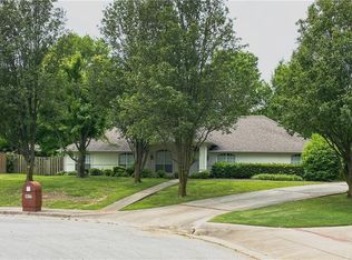 1675 N Arthurs Ct, Fayetteville, AR 72701