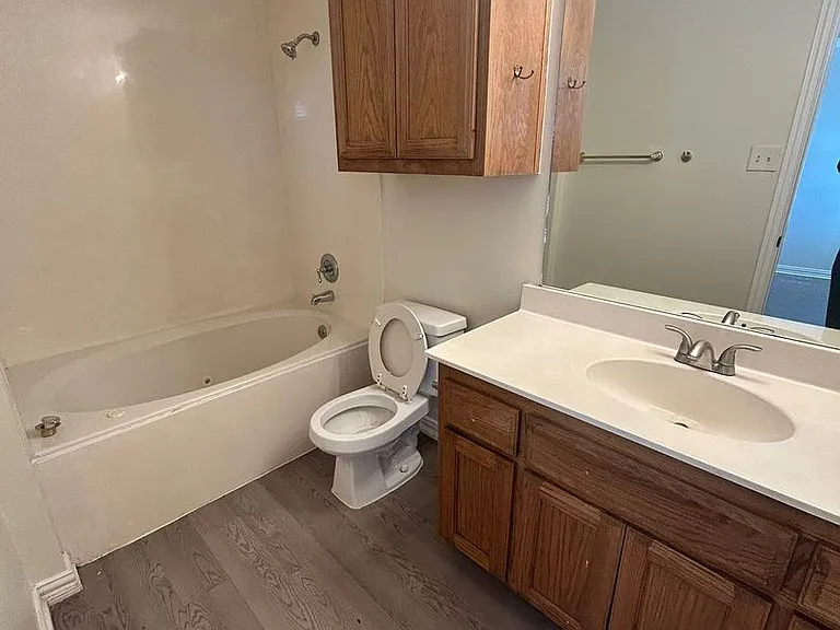 1001 Brookhaven Dr — Photo 8
