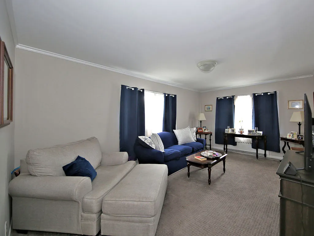 Apartment for Rent — Photo 2