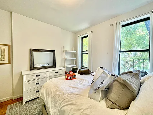 Rented by HOLTON REAL ESTATE INC. | media 12