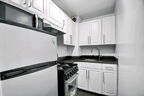 Rented by Urbane Brokerage | media 3