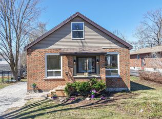 38 Adair St, Orillia, ON L3V 2X2
