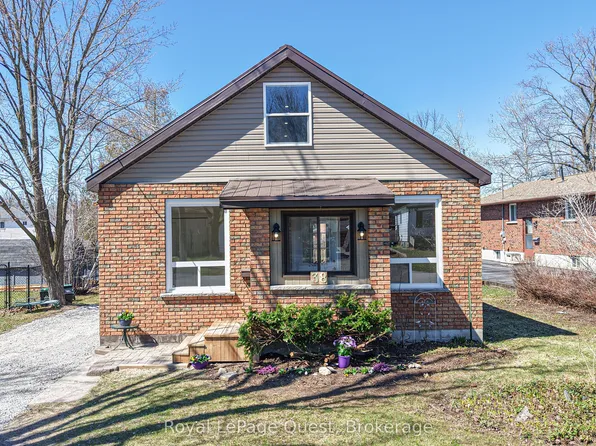 38 Adair St, Orillia, ON L3V 2X2