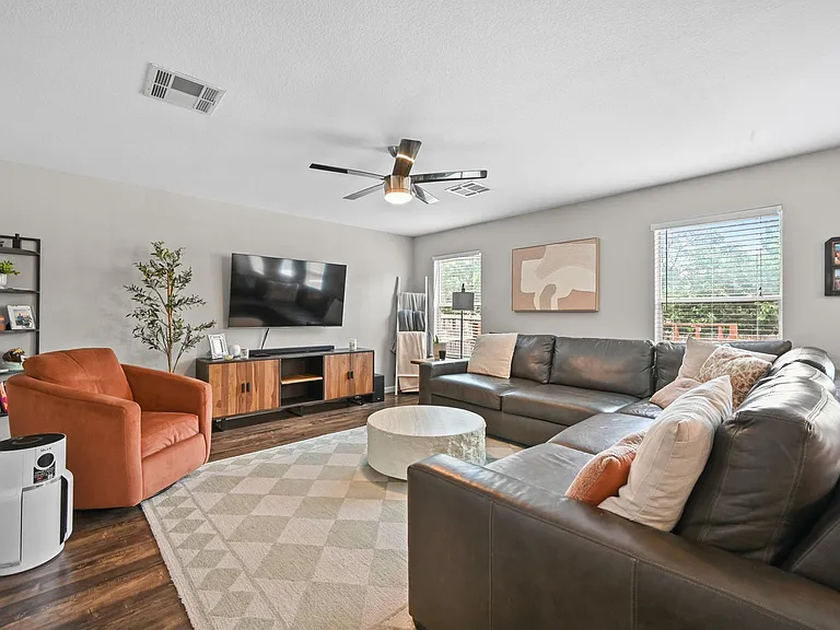 1414 Strickland Dr — Photo 5