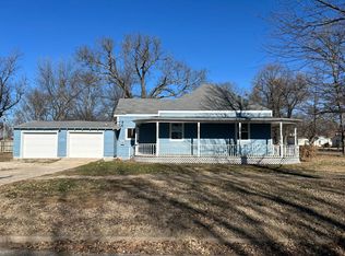 303 N 11th St, Fredonia, KS 66736