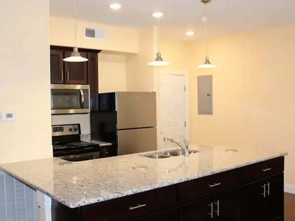 710 W Green St #201, Urbana, IL 61801