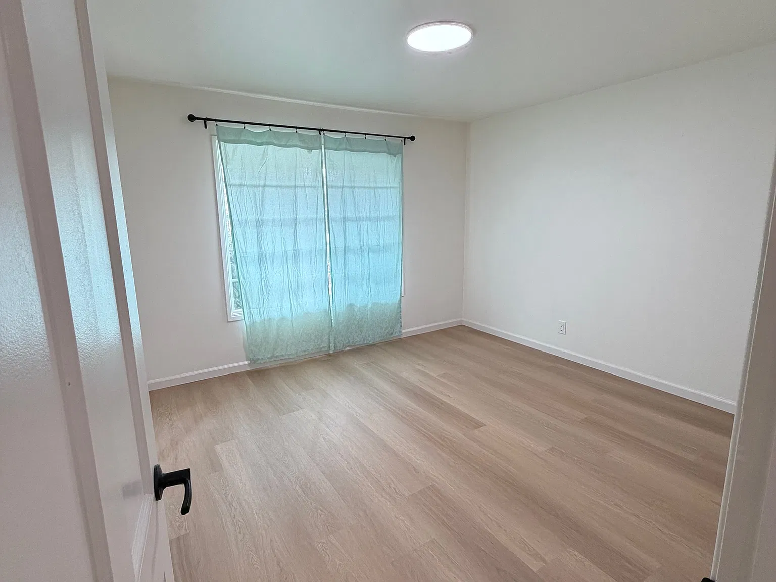 3 bed, 2.5 bath, 1768 sqft, $5,000 — Photo 4