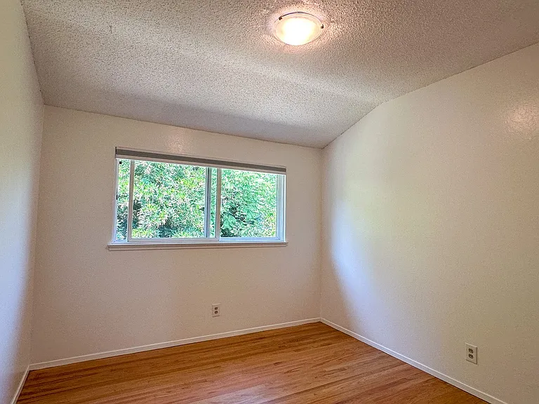 1791 Grace Ave — Photo 7