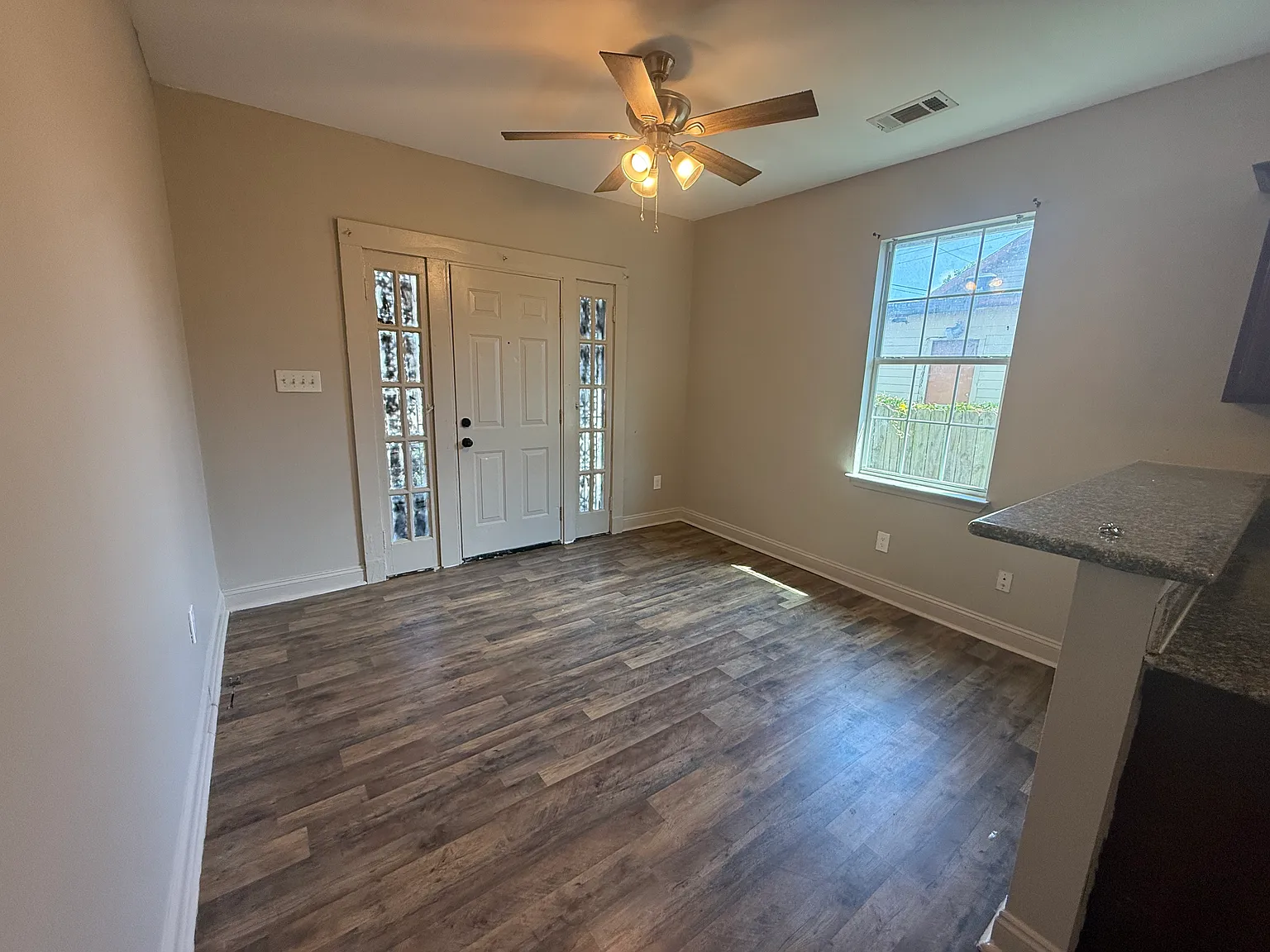 3 bed, 1400 sqft, $1,500 — Photo 3