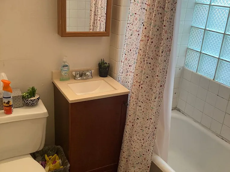 Newport Manor — Photo 76