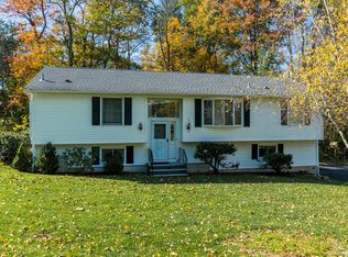 40 Harbor Ridge Rd, Danbury, CT 06811
