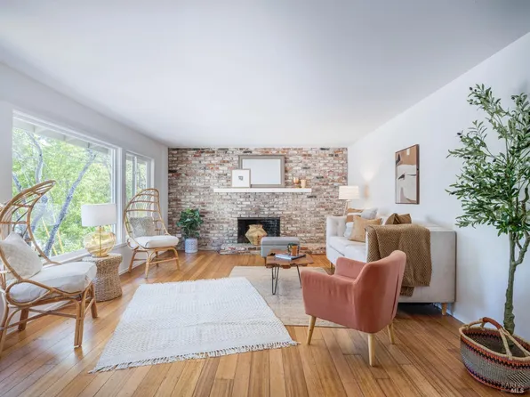 15 Oak Tree Lane, Fairfax, CA 94930