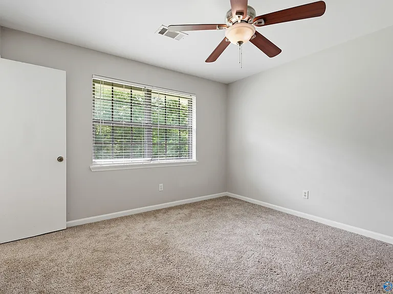 102 Greenwood Cir — Photo 18