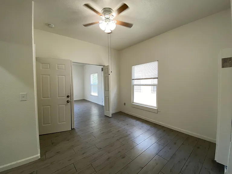 One Bedroom Apartment in Downtown Stockton — Photo 7