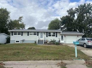 1512 Rainbow Dr, Belle Plaine, IA 52208