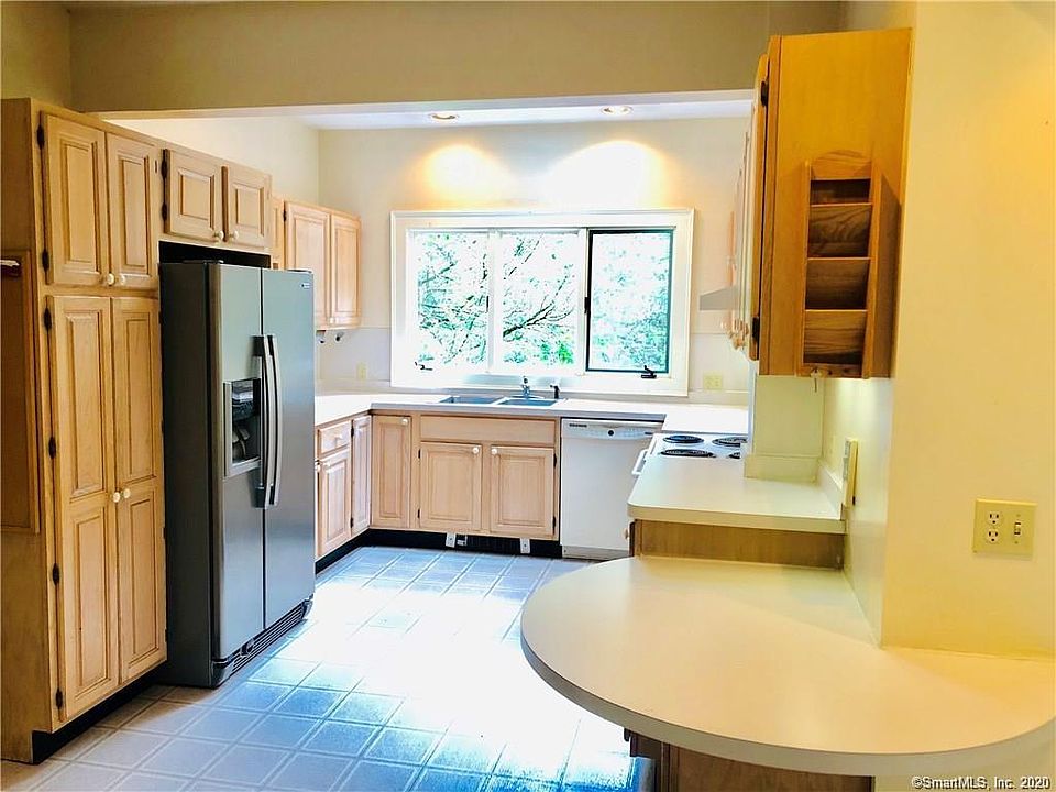 3 Burlake Rd Quaker Hill, CT, 06375 Apartments for Rent Zillow