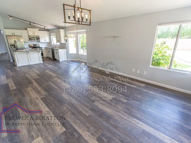 689 W Constitution Dr — Photo 19