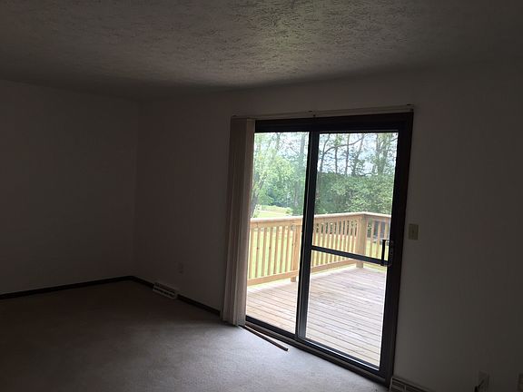 5th image of 391 Hilltop Dr