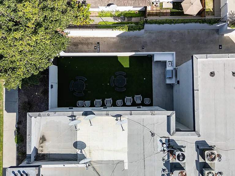 Laurel Villa — Photo 14
