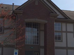 1665 Carlemont Dr APT C, Crystal Lake, IL 60014